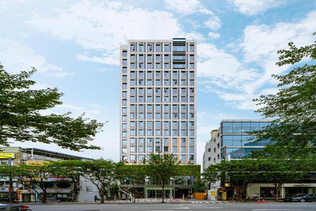 Apartment The Share Myeongdong High Floor & Free Gym #subway Station 3min #myeongdong 10min Seoul