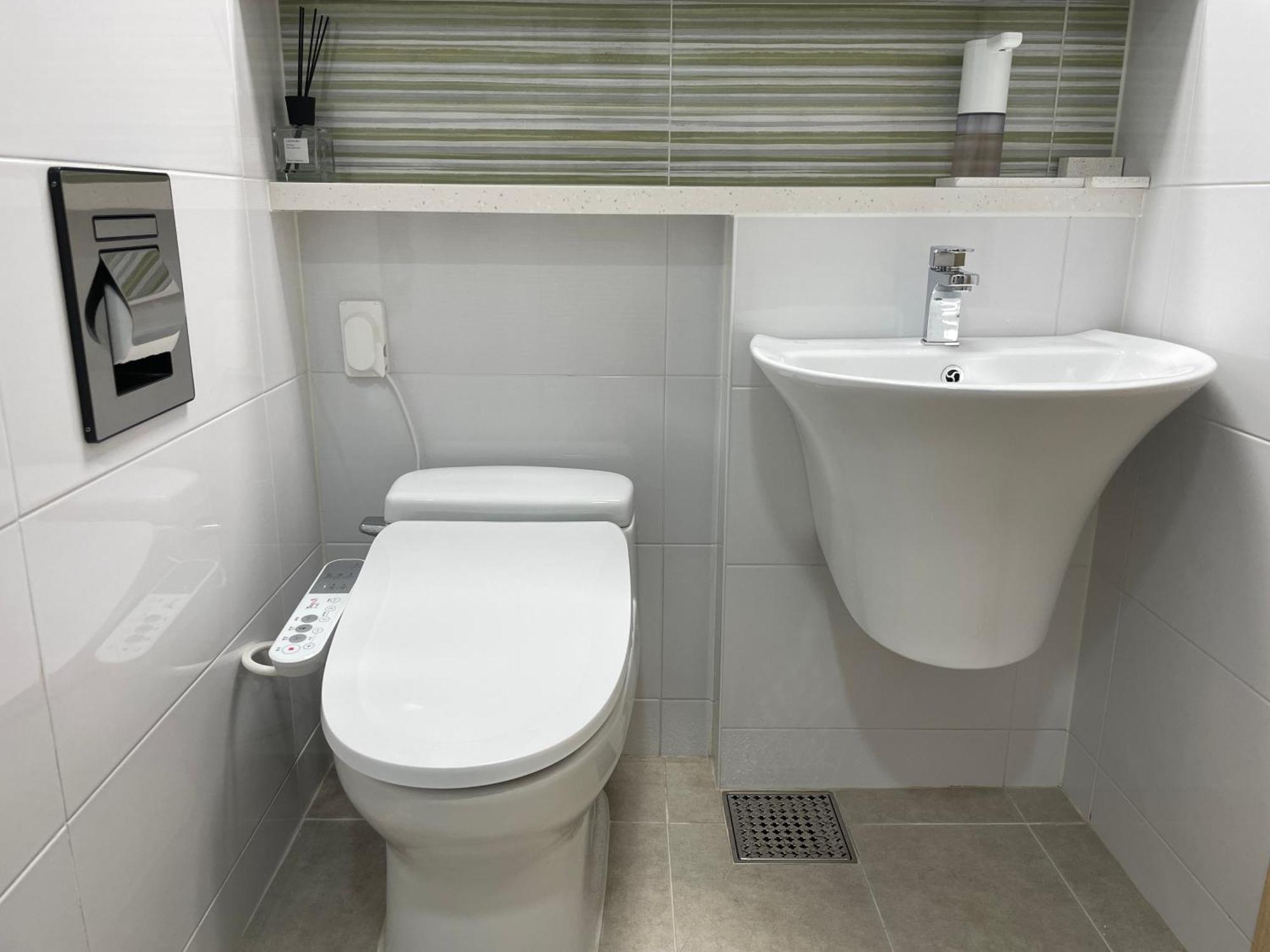The Share Myeongdong High Floor & Free Gym #subway Station 3min #myeongdong 10min Apartemen