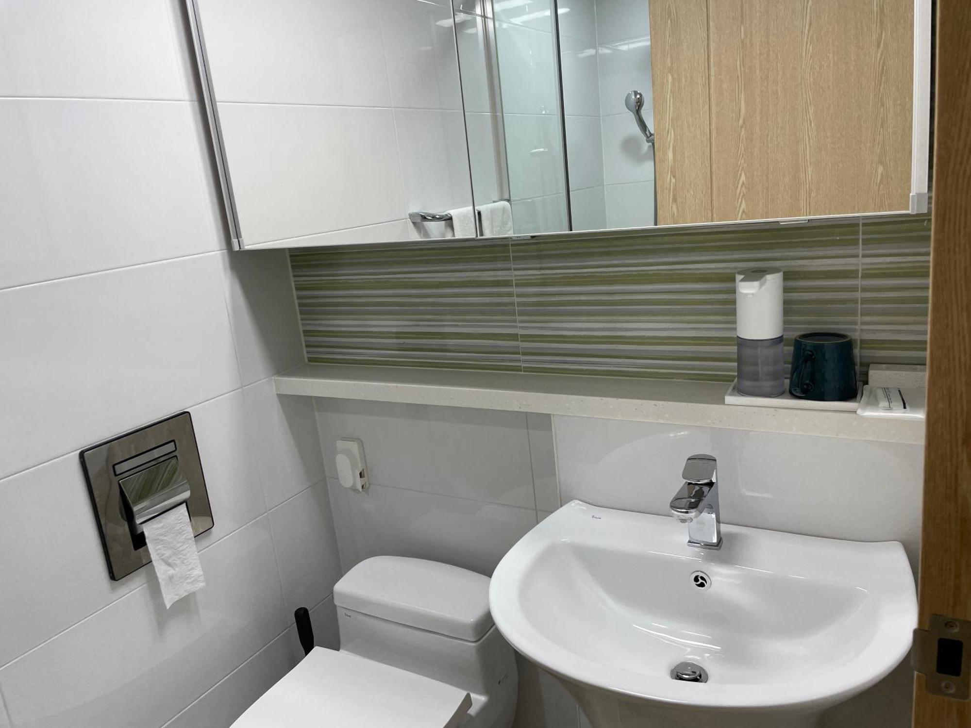 The Share Myeongdong High Floor & Free Gym #subway Station 3min #myeongdong 10min Apartemen Seoul